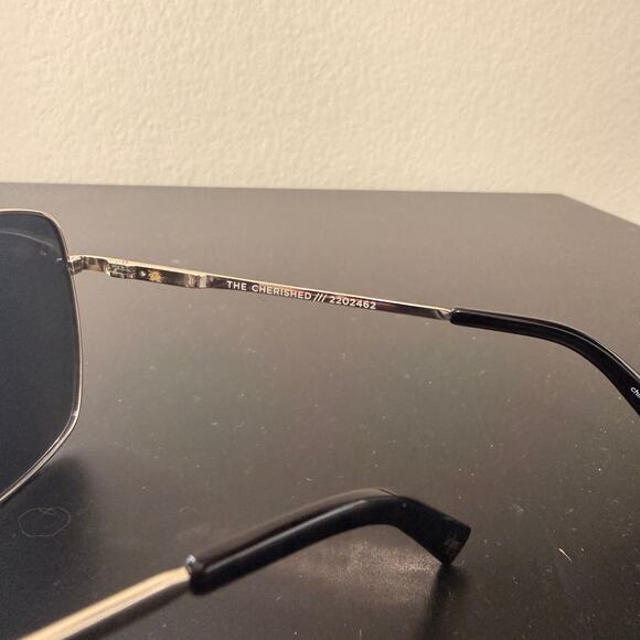 Le Specs The Cherished 2202462 - Black and GOld main image 4